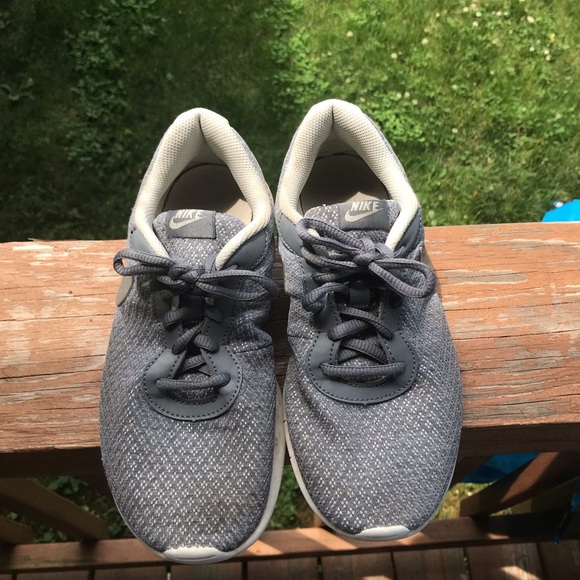 Grey/silver Nike’s - Picture 2 of 7